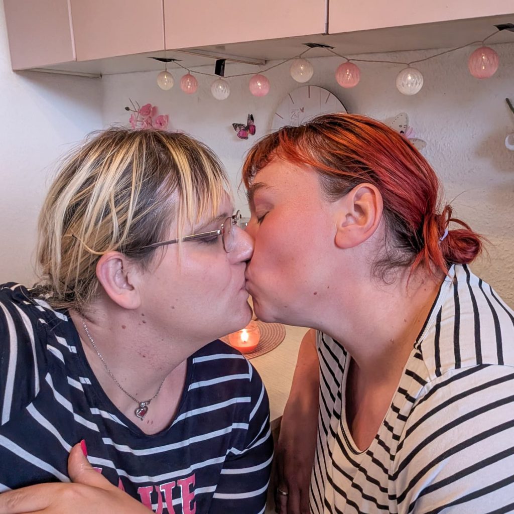 1000077791 Lesbische Liebe braucht Aufmerksamkeit Lesbische Paare