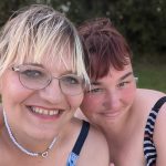 Als lesbisches Paar am See