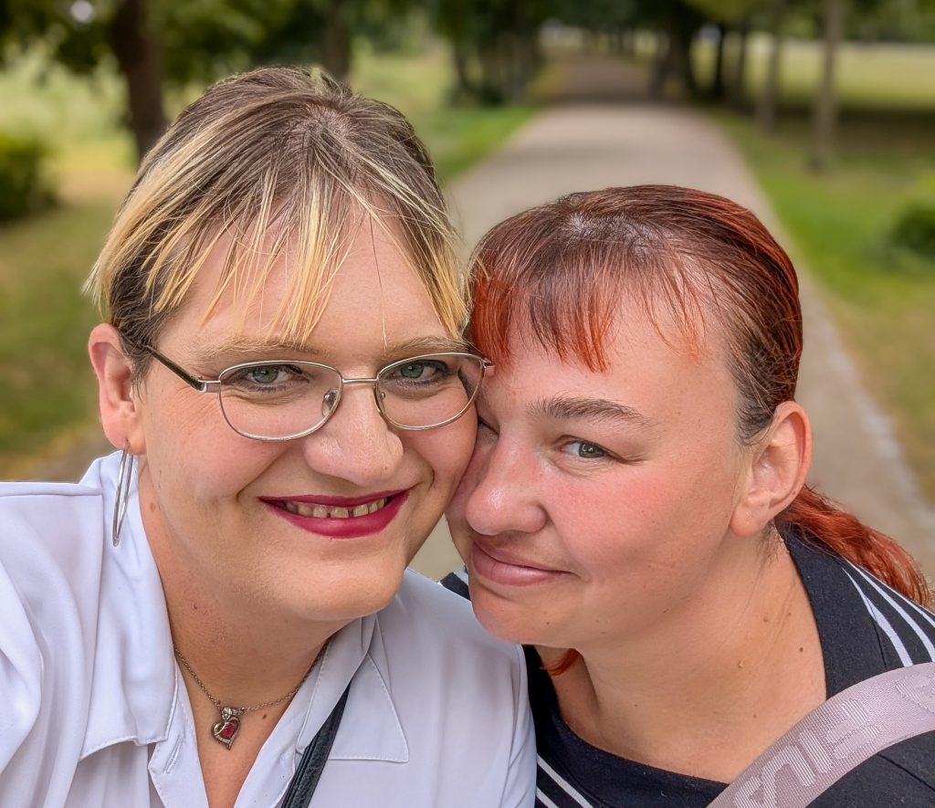 10 Coming-Out Tipps, die dir Mut geben 1 Sarah und Sofias Coming Out Tipps